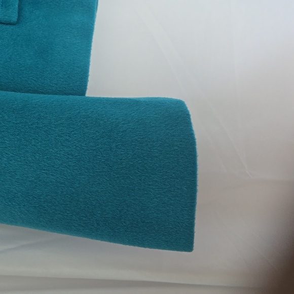 Coat/Jacket - Picture 3 of 9